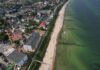 Plaża Wschodnia czy Zachodnia w Ustce? Porównanie zejść, tłumów i infrastruktury